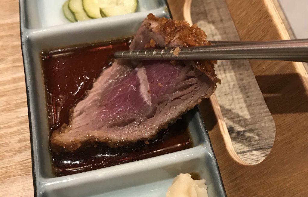 高雄前鎮|草衙道美食:虎次日式炸牛排專門店|燒肉定食、丼飯、咖喱飯餐廳