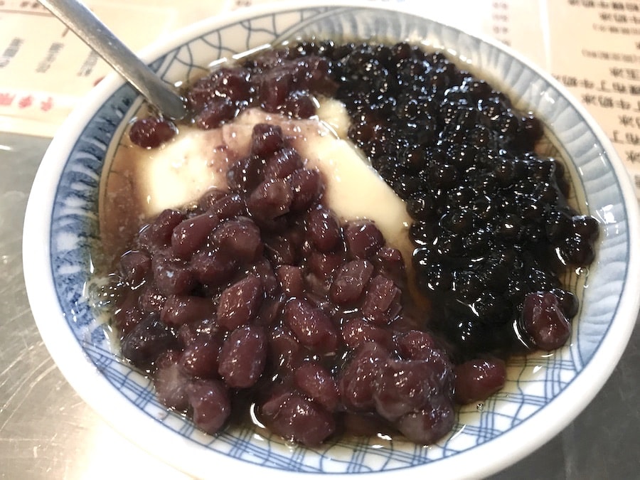 台南國華街美食:修安扁擔豆花|傳統手工豆花、黑砂糖剉冰、粉粿、紅豆湯