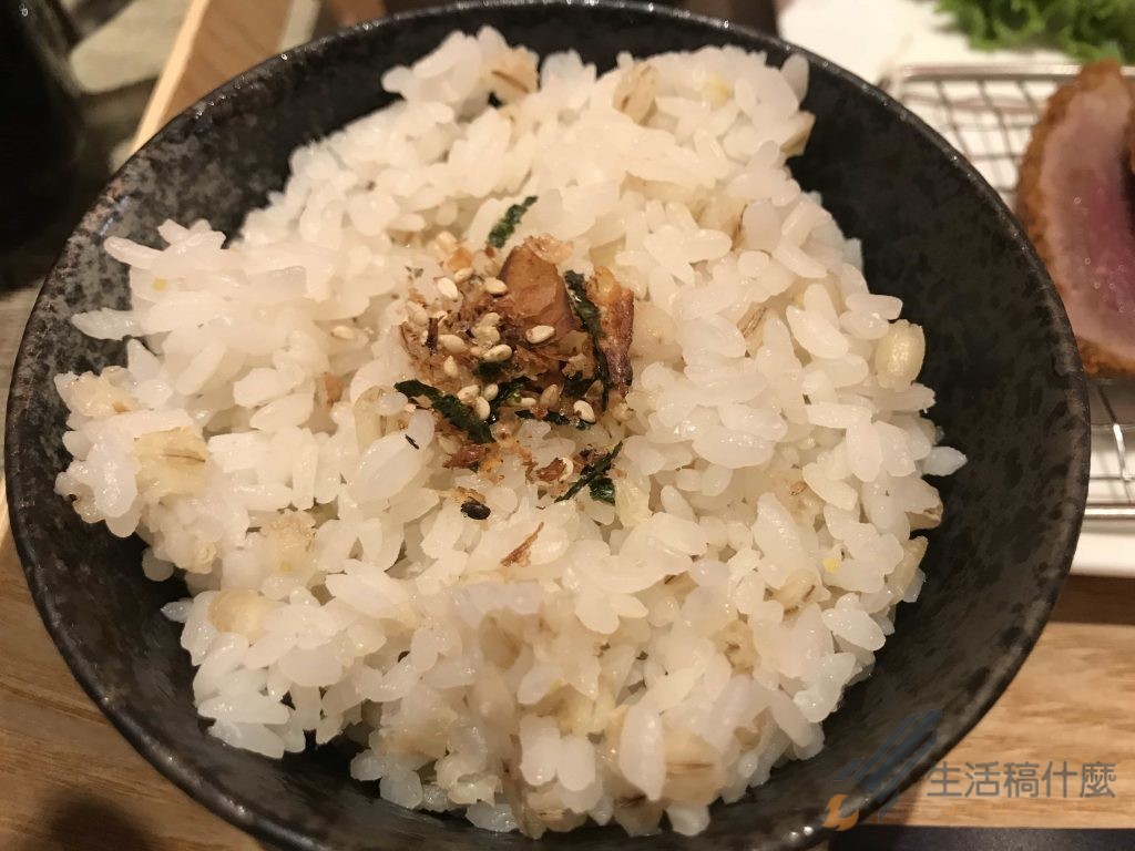 高雄前鎮|草衙道美食:虎次日式炸牛排專門店|燒肉定食、丼飯、咖喱飯餐廳