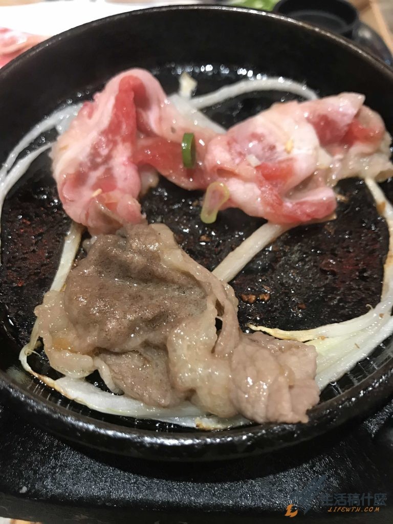 高雄前鎮|草衙道美食:虎次日式炸牛排專門店|燒肉定食、丼飯、咖喱飯餐廳